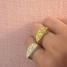 Load image into Gallery viewer, HALF MOON signet