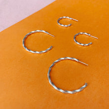Load image into Gallery viewer, TWIST hoops
